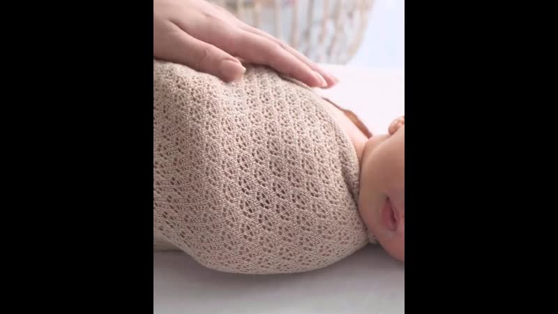 Пеленание ажурной пеленкой Loom